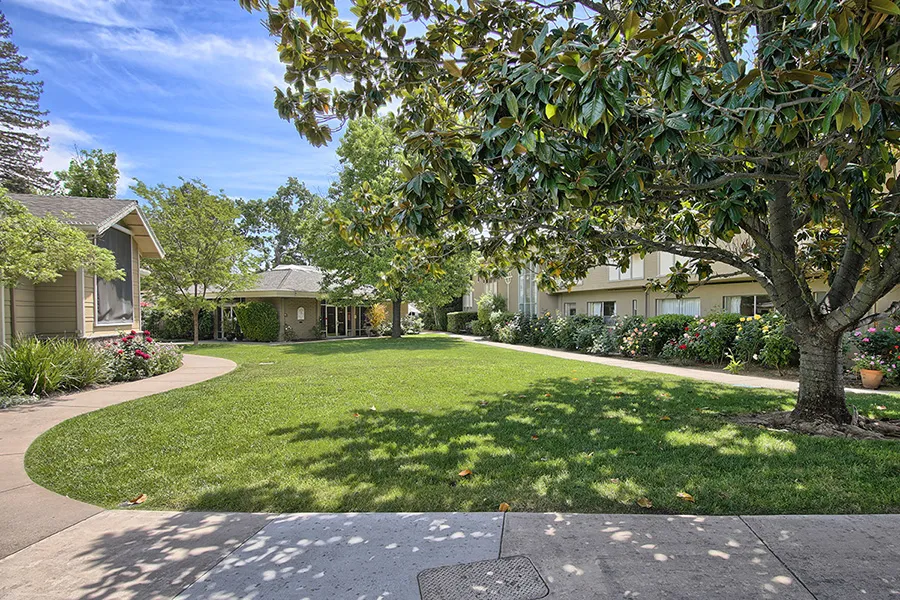 April Garden Villa of Saratoga